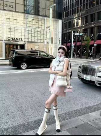 配包装 一盒一双 Chanel 香奈儿超级爆款网红袜子小香家官网同步针织字母小腿袜，Ins明星网红推荐火爆至极纯棉材质，轻薄柔软透气，四季通用，欧美大牌街头必备 - 点击图像关闭