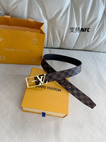 特 Lv 精品针扣系列 进口原厂皮 精品五金 适用于多种搭配跟场合 。宽度3.5Cm 皮质柔软舒适 内置Nfc芯片