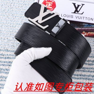 男士腰带：Lv 路易斯登 原单 男士皮带：百分百头层牛皮，保证真皮。24K纯钢扣双面可用专柜同等质量， 送人自用首选 包装： 请认准如图专柜包装，赠送打孔器，银