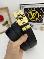 品名：LV..路易..威登自动带 材质：原单牛皮腰带 百分百头层牛皮腰带保证真皮，24K纯钢扣，专柜原单品质、做工精细，时尚大牌，送人自用首选 包装： 请认准如
