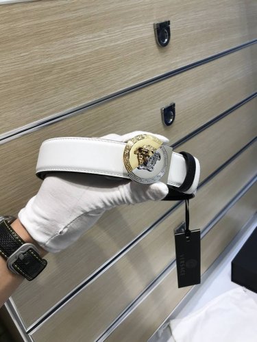 配送专柜包装 打孔针 批专柜同款、实拍专柜官网，尺寸:宽35Mm，原版立体半脸间色美人头扣 ，极富设计美感 ，双面采用进口原版小牛皮，彰显个性，清晰美观，皮质软