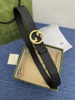 品牌 古驰 Gucci 特 描述 采用高级gucci Signature真皮精制而成，触感厚实，饰以双g商标带扣。腰带为意大利尺寸，请在购买前参阅腰带尺寸指南.