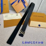 配全套包装礼盒 Lv S-Lock系列 宽度3.5Cm 精致的字母搭扣 搭配品牌專用小牛皮压logo标识 双面用