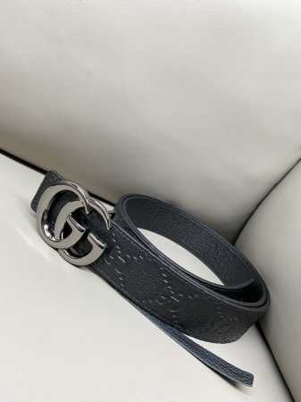 Gucci3.5Cm饰长方形搭扣双面腰带Gucci品牌倾情呈献多款双面长方形搭扣男士腰带，一面以标志性图案彰显品牌内涵，另一面以中性色调皮革尽展商务风范。这款腰 - 点击图像关闭