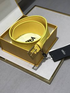 特 原版新款绣花帆布高腰腰带，宽6Mm 柠檬黄色帆布材质，饰有同色系Ff 鱼眼凸纹刺绣图案，原版鎏金金属制品，品质保证，非市场通货，码数80-95欧