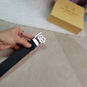 Made In Italy 批 配图片代购礼盒 品牌：Burberry 扣头材质：双色纯钢扣 带身材质正面：产地意大利正版35Mm宽度进口头层牛皮配品牌革料，国