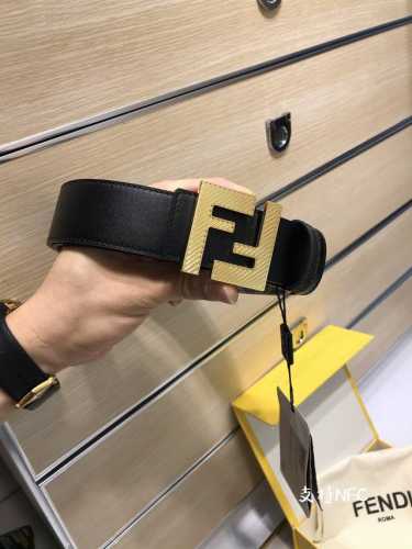 特 配送专柜包装 打孔针 新款 Fd 宽38 Mm 支持nfc 芯片扫描，标志造型皮带，原版亮面间纹f铆钉扣，进口原版 黑色小牛皮配原版老花制成，镀金表面金属制