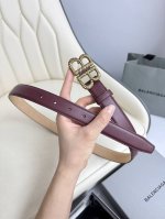 巴黎世家 Balenciaga 宽度2.5Cm 是法国的奢侈品牌，作为时尚界最具影响力品牌之一的地位。设计师源于：都市时尚潮流独特的设计风格，采用进口小牛皮制作
