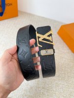 品名： Lv..路易..威登腰带皮带原单 型号：挂扣，经典纯钢材质挂扣，头层牛皮，图片实物拍摄 材料：头层牛皮，挂扣系列，纯钢材质扣头，钯镀电镀工艺永不掉色。原