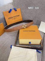 Lv 路易威登 3.0Cm双面腰带 专柜品质双面进口小牛皮,可双面使用.纯铜五金扣。配件深受品牌辉煌的经典设计所影响，得以重新诠释 支持专柜芯片防伪感应验证