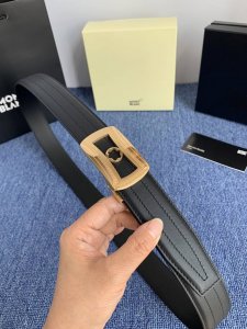 品牌 万宝龙 550117自动。 DDD 描述 双面原版皮，这款饰有带扣的腰带配以水牛皮衬里，覆以Monogram 牛皮。展现细腻的品牌特质，是牛仔裤的理想配件