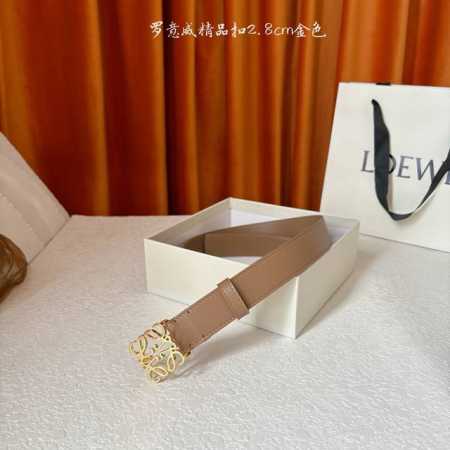 罗意威新款光滑牛皮革腰带，饰以金属Loewe品牌标志Logo，宽2.8Cm，五孔调节。颜色：黑色 - 点击图像关闭