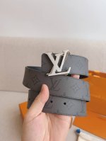 高端品質，實物拍攝 批￥ 配全套禮盒 ： Lv路易威登 原版品質 代工廠貨品 40Mm寬度 正品一體鑄造五金鋼扣，原廠皮料 雙面原廠定制面料，可雙面使用！區別市