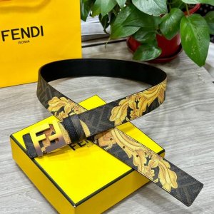 fendi 芬迪 专柜同款 宽4.0Cm 双环正反用腰带 Ff按钉搭扣 黑色Cuoio Romano皮革材质 反面面料带有烟草黄和黑色Ff图案 四方满钻金属饰面