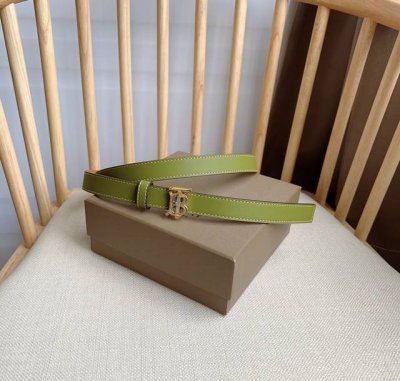 burberry 巴宝莉专柜同步上新 意大利精制双面两用腰带 精选饰有缉明线的三色皮革制成 镀金饰牌搭扣处装饰品牌专属标识图案 宽2.0Cm 精致优雅 P220