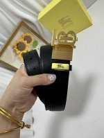 品名：巴宝莉 原单 材质：原单牛皮腰带 百分百头层牛皮腰带保证真皮，24K纯钢扣，专柜原单品质、做工精细，时尚大牌，送人自用首选 包装： 请认准如图专柜包装赠送