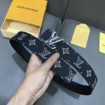 原版包裝 L0Uis Vuitt0N 今季新品 男士原單腰帶 寬度40毫米 雙面進口頭層小牛皮絲印圖案Logo設計 搭配最新精鋼五金 可雙面佩戴 適合沈穩低調的