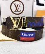 皮带：Lv..路易..顶级原单复刻. 腰带：百分百头层牛皮，保证真皮。不规则雕花24K纯钢扣涂鸦彩绘图案艺术双面可用专柜同等质量， 送人自用首选 包装： 请认准