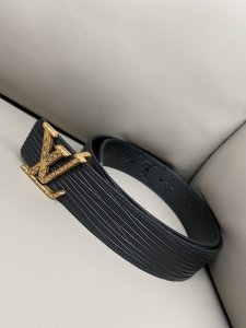 Lv 路易威登 双面可用 一面大水波纹一面新设计老花 一条单2条用4.0热压立体小牛皮 高品质花花扣 新款同步更新 DDD