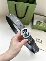 宽度4.0cm gucci 双面腰带，一侧为GG Supreme帆布融入米奇图案 ，反面一侧为进口头层砂底 配以互扣式双G原单钢扣采用真空电镀