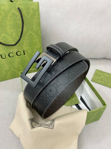 特P180 Gucci 海外专柜最新款同步更新，进口原厂头层牛皮，最新设计采用白线点缀，使得整体更加时尚百搭款式，可旋转扣头双面可用，宽度3.5Cm