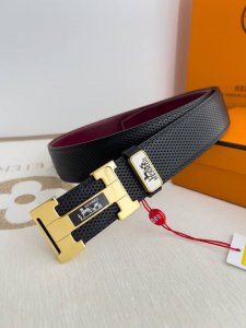 品名： 爱玛仕.Hermes腰带 皮带 原单 型号：挂扣，经典纯钢材质扣头，双面头层牛皮，图片实物拍摄 材料：双面头层牛皮，挂扣系列，纯钢材质扣头，钯镀电镀工艺