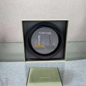 双扣头汤姆福特最新网红爆款双面头层牛皮专柜同步3.8宽新款上市了，原版牛皮，搭配铜扣，优雅，大方用的方便。谢谢你转载。