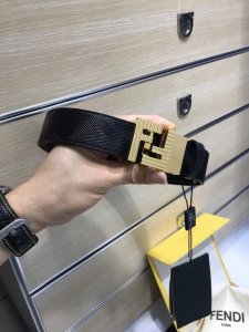 特 配送专柜包装 打孔针 新款 FD 宽35 MM 支持NFC 芯片扫描，标志造型皮带，原版亮面间纹F铆钉扣，进口原版黑色小牛皮配原版压花制成，镀金表面金属制品