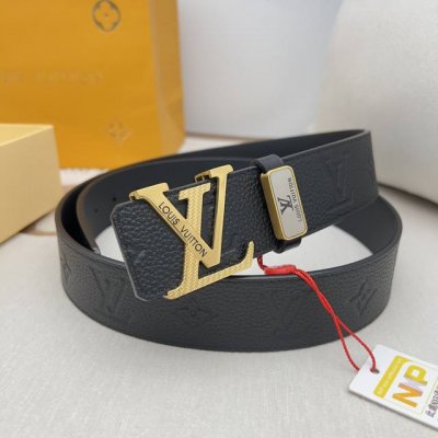 品名： LV..路易..威登腰带皮带原单 型号：挂扣，经典纯钢材质面字母挂扣，头层牛皮，图片实物拍摄 材料：头层牛皮，挂扣系列，纯钢材质扣头，钯镀电镀工艺永不掉