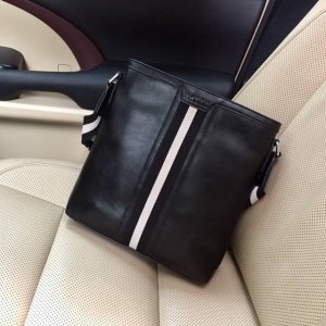 品牌名称 ：巴利新款 产品规格 ：26 29 5 产品材质 ：原版头层牛皮+专用里布 产品详情 ：黑色 顶级做工 产品型号 ：13622-3