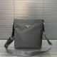Prada 普拉达 帆布单肩包 斜挎包 经典百搭 实物拍摄 原厂原版面料 高端品质 配送防尘袋 23 X 26 Cm。