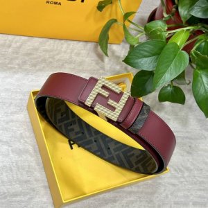 fendi 芬迪 专柜同款 宽4.0Cm 双环正反用腰带 F按钉搭扣 酒红色Cuoio Romano皮革材质 反面面料带有烟草黄和黑色Ff图案 黑色珐琅金属饰面