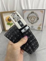 品名：Versace.范思哲 自动带 材质：原单牛皮腰带 百分百头层牛皮腰带保证真皮，24K纯钢扣，专柜原单品质、做工精细，时尚大牌，送人自用首选 包装： 请认