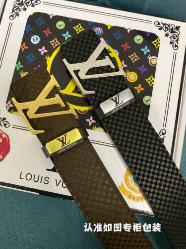 男士腰带：Lv 路易斯登 原单 男士皮带：百分百头层牛皮，保证真皮。24K纯钢扣双面可用专柜同等质量， 送人自用首选 包装： 请认准如图专柜包装，赠送打孔器，银