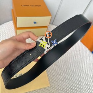 特 寬度：40Mm 男士最新頂級原單腰帶 此款腰帶雙面可用 搭配新款316鋼搭扣 雙面選用進口原廠Togo荔枝 與專櫃一致 以一當二