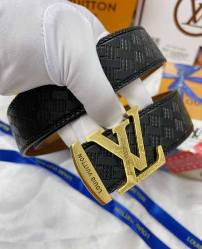 皮带：Lv..路易..威登顶级复刻. 腰带：原单品质百分百头层牛皮，保证真皮。雕花镂空工艺.真空电镀.永不掉色.24K纯钢扣纯手工编织系列双面可用专柜同等质量，