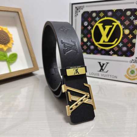品名：Lv..路易..威登 材质：原单牛皮腰带 百分百头层牛皮腰带保证真皮，24K纯钢扣，专柜原单品质、做工精细，时尚大牌，送人自用首选 包装： 请认准如图专柜 - 点击图像关闭