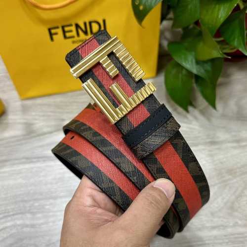 Fendi 芬迪 专柜同款 宽4.0Cm 双环正反用腰带 F按钉搭扣 黑色Cuoio Romano皮革材质 反面面料带有烟草黄和黑色Ff图案 黑色珐琅金属饰面