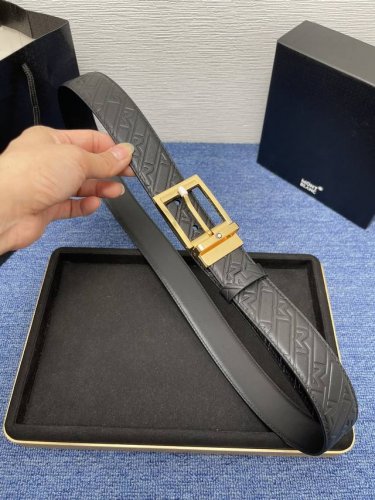 品牌 万宝龙 550120 描述 双面原版皮，这款饰有带扣的腰带配以水牛皮衬里，覆以Monogram 牛皮。展现细腻的品牌特质，是牛仔裤的理想配件 字母带扣；3