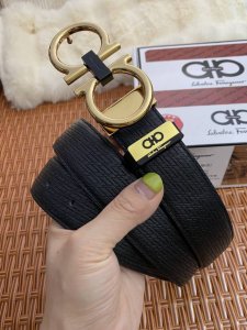 品名：菲拉格幕 原单皮带 材质：原单牛皮腰带 百分百头层牛皮腰带保证真皮，24K纯钢扣，专柜原单品质、做工精细，时尚大牌，送人自用首选 包装： 请认准如图专柜包