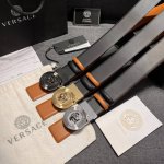 特 范思哲 宽4.0新款 光滑皮带，饰有双面Medusa Biggie搭扣，采用双色调 Medusa Biggie双面搭扣