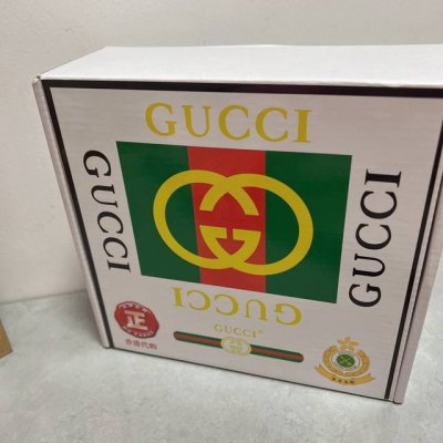 品名：古奇.Gu...Ci 原单 材质：原单牛皮腰带 专柜原单品质、做工精细，时尚大牌，送人自用首选 包装： 请认准如图专柜包装赠送打孔器手提袋专柜礼盒宽度3.