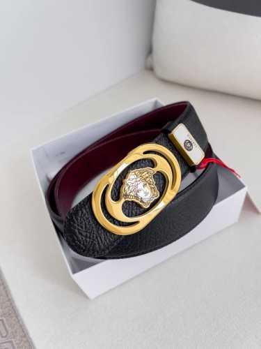 品名：Versace.范思哲原单腰带 皮带 型号：挂扣，经典人头纯钢材质扣头，头层牛皮，图片实物拍摄 材料：百分百头层牛皮，保证真皮。24K纯钢扣双面可用专柜同