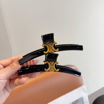 配包装 Celine 赛琳 新款时尚抓夹 发夹，女神必备单品，非常百搭，戴上它满满的高大上。