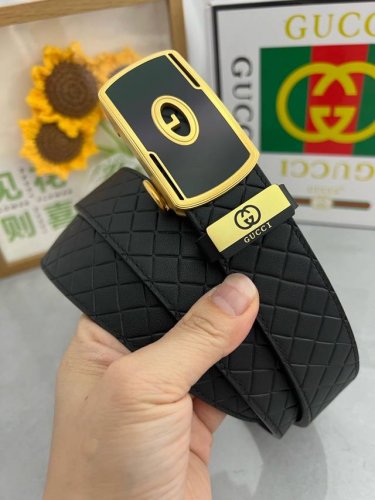 品名：古奇.Gu...Ci 自动带 材质：原单牛皮腰带 专柜原单品质、做工精细，时尚大牌，送人自用首选 包装： 请认准如图专柜包装赠送打孔器手提袋专柜礼盒宽度3