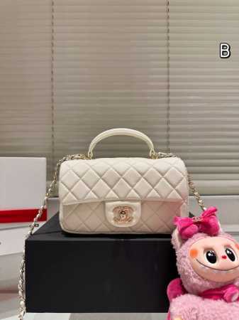七夕礼盒 配挂件 Chanel 22B金属手柄Minicf 新款金属手柄 Cf Mini 真香，金属双C Logo 经典万年③ 金这季手柄跟以往也不一样了，金属 - 点击图像关闭