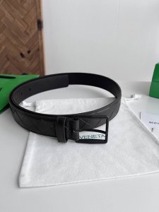 Bv 2026最新款男士编织腰带 纯手工Intreccio大格子编织 意大利原厂荔枝纹小牛皮 搭配真空枪色针扣 侧面带标识 宽度35Mm 颜色: 咖啡色 DDD