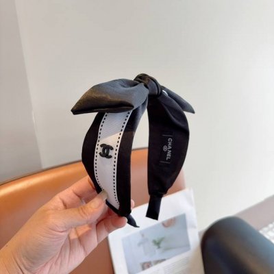 配包装 Chanel 香奈儿 新款缎面小香蝴蝶结发箍，复古头箍，网红爆款推荐 搭配高端材质