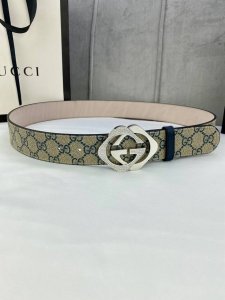 宽度4.0Cm Gucci Marmont系列每一季都会推陈出新 为灵感源于70年代的标志性镶嵌施华洛世奇元素水晶Gg钢扣 配件注入现代精髓 Supreme帆布