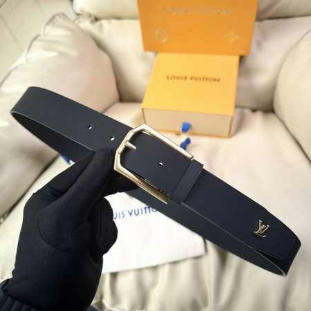 L0Uis Vuitt0N 今季新品 男士原單腰帶 寬度35毫米 经典双面小牛皮 搭配低调针扣五金 尾部饰有品牌Logo配件相呼应 适合沉稳低调的男神使用 - 点击图像关闭